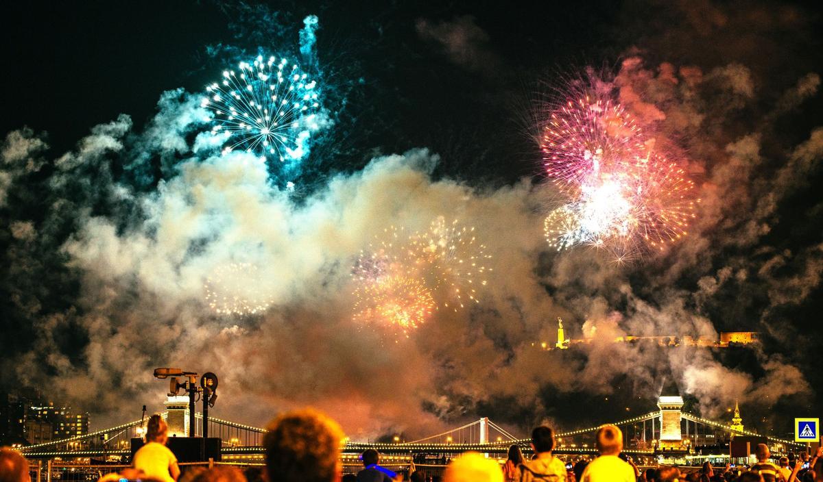 Espectáculo pirotécnio del festival de Dussehra