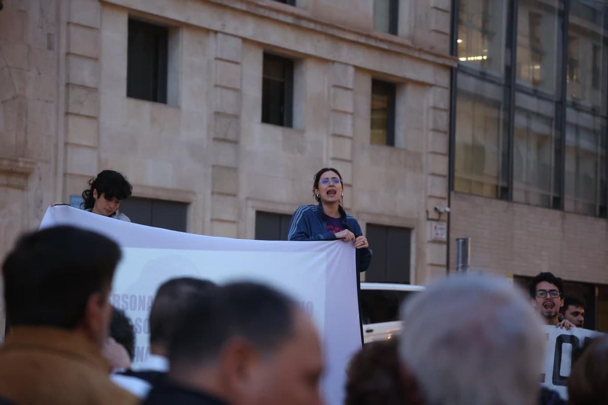 Protesta frente al Ayuntamiento de Alicante por las VPO