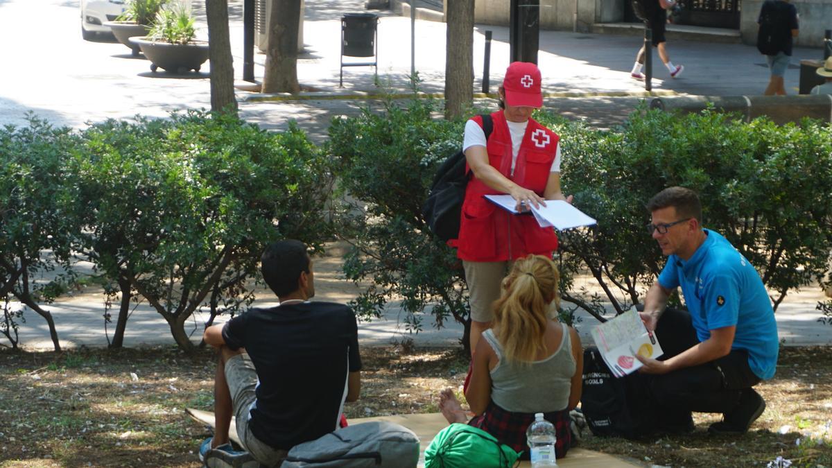 La Creu Roja atén 170 persones sense sostre des del 15 d’agost en el marc de la campanya ‘Protegeix-te de la calor’