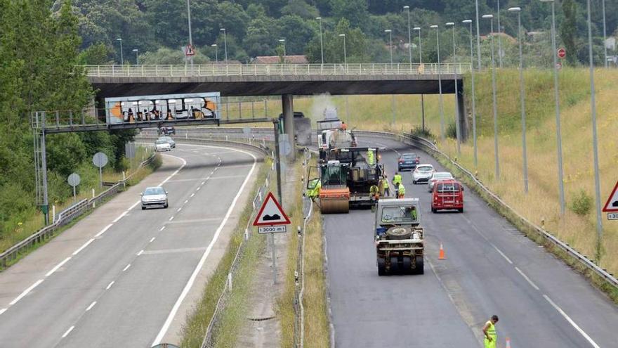 Obras de mejora en la A-66, junto al túnel de El Padrún