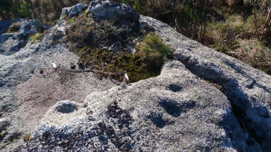 Petroglifo hallado en el monte de Santa Leocadia, en Arteixo. |   // LA OPINIÓN