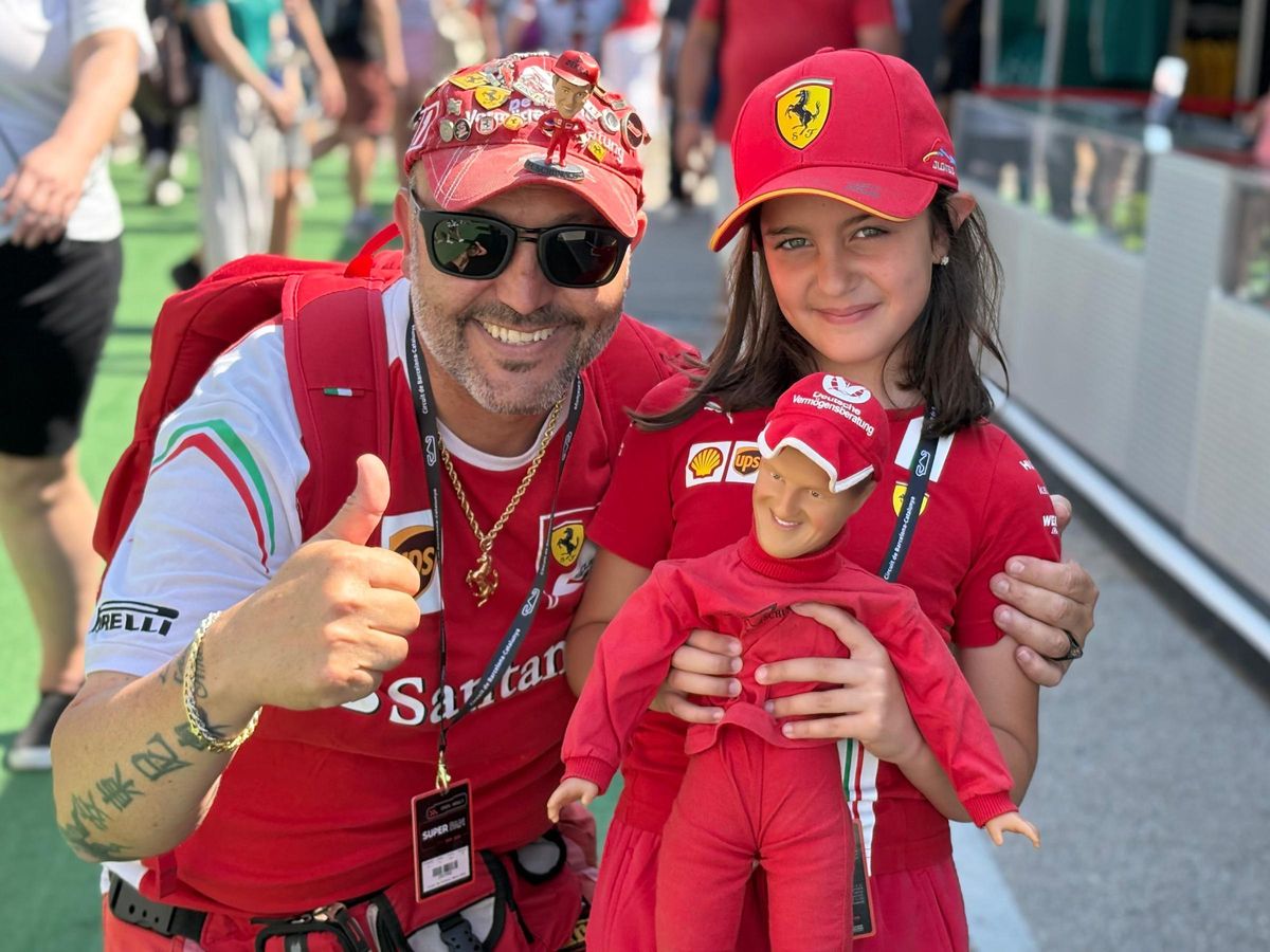 Antonio y su hija menor en el Circuit de Barcelona-Catalunya.