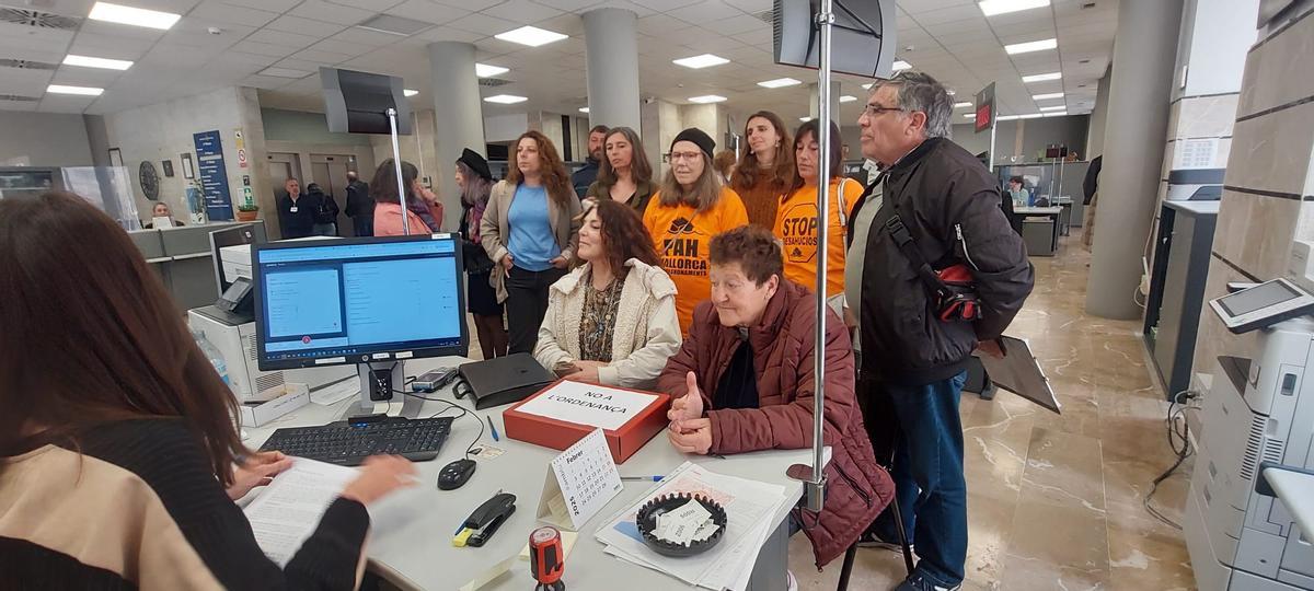 La plataforma entrega las firmas en Cort.