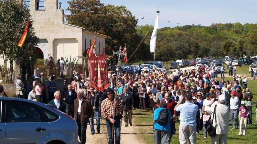 Procesión de la romería de la Santa Cruz de Argusino en una anterior celebración.