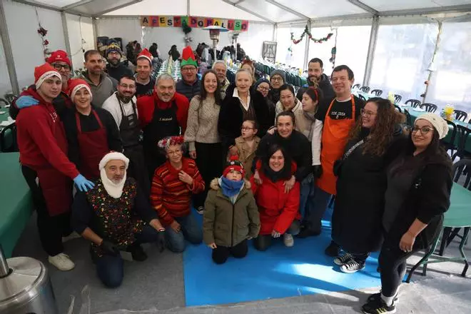 Chocolatada y regalos en la Navidad más solidaria de Santiago