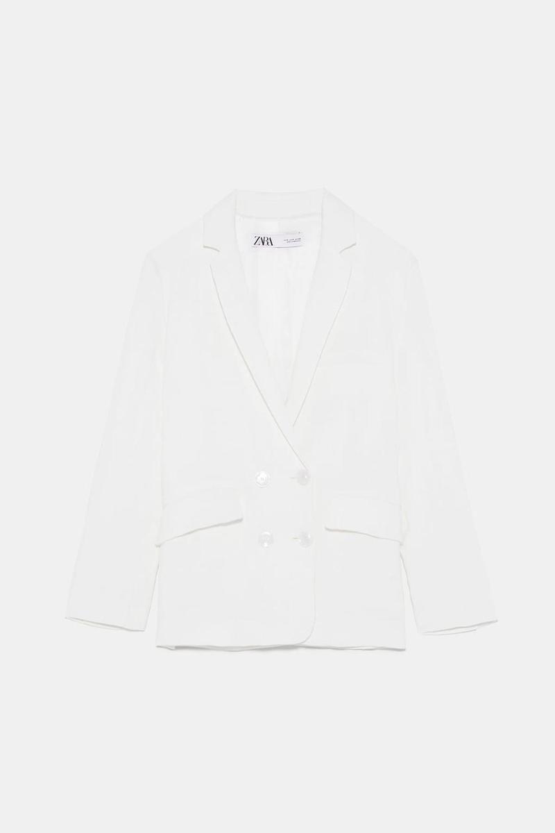 Blazer de lino con botones de Zara. (Precio: 69, 95 euros)