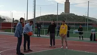 Pedro Sánchez y Besteiro, de pachanga en la ciudad deportiva de la Torre de A Coruña