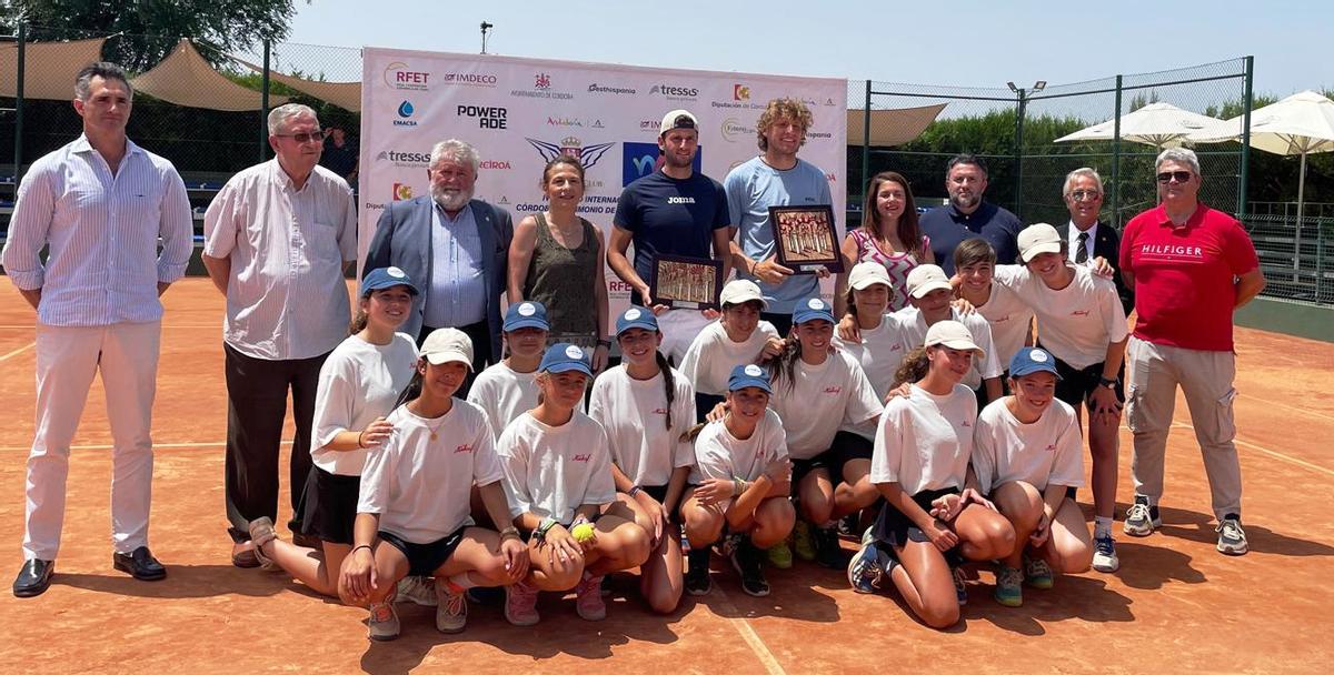 Entrega de premios del torneo internacional de tenis del Real Aero Club.