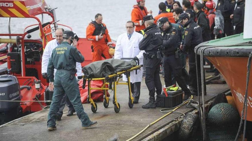 Hallan el cuerpo de la joven ahogada en Riazor en la zona donde la arrastró el mar