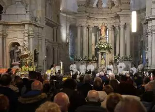 El Arzobispado aborda con el párroco la reapertura de la iglesia de Armenteira