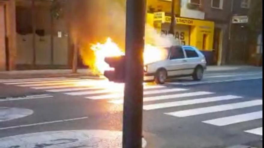 Arde un coche en Oviedo