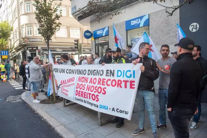 Concentración de trabajadores de Digi en Juan Flórez