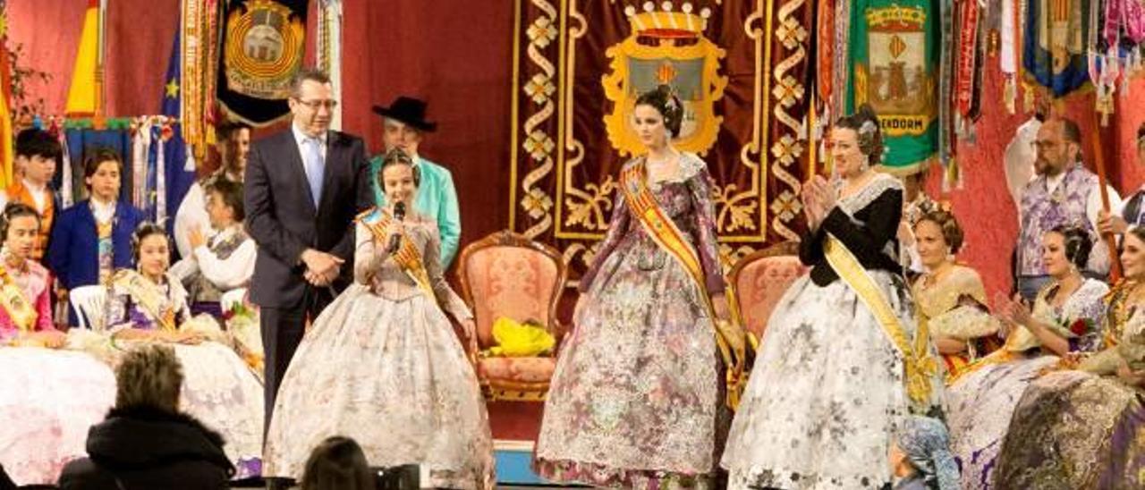 Helena García e Iris Soriano, las últimas falleras mayores de Benidorm, en la Cridà de este año.