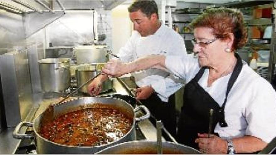 La cuina del considerat millor restaurant del món, amb Joan Roca i la seva mare als fogons