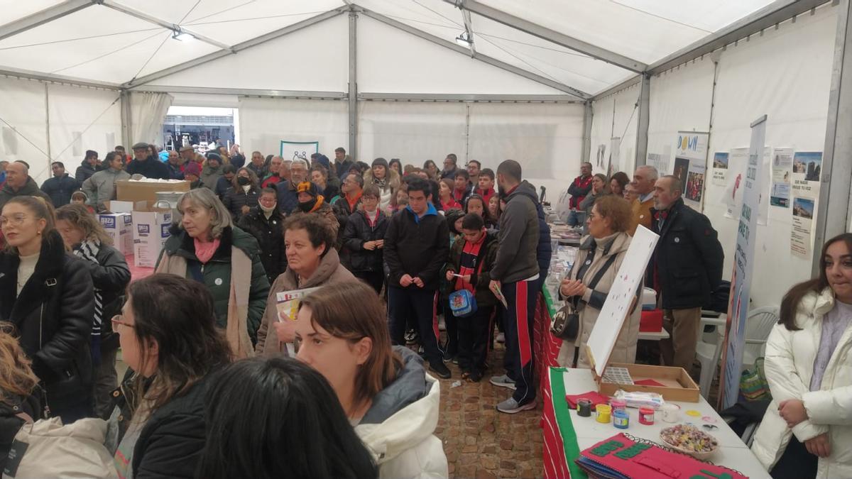 Asistentes a la lectura del manifiesto del Día Internacional de la Diversidad Funcional