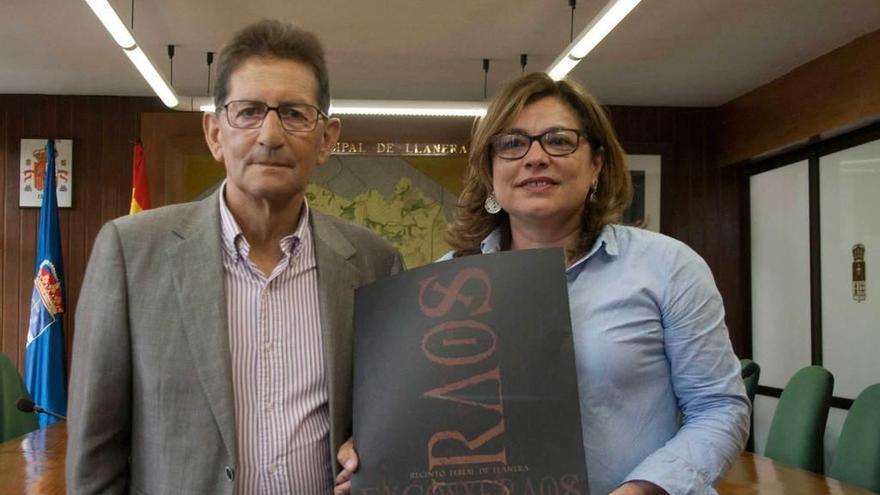 Abel González y Pilar Fernández, ayer, en el salón de plenos del Ayuntamiento.