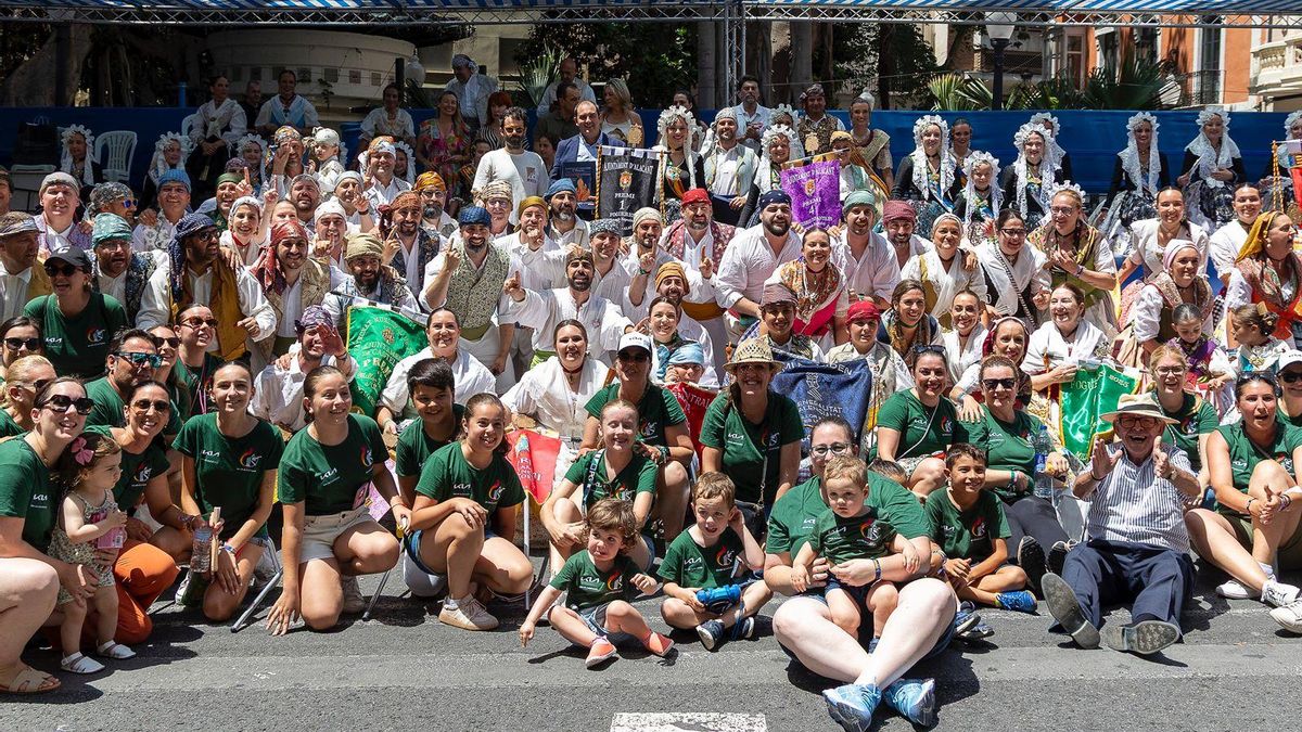 Hogueras y barracas recogen sus premios en La Rambla