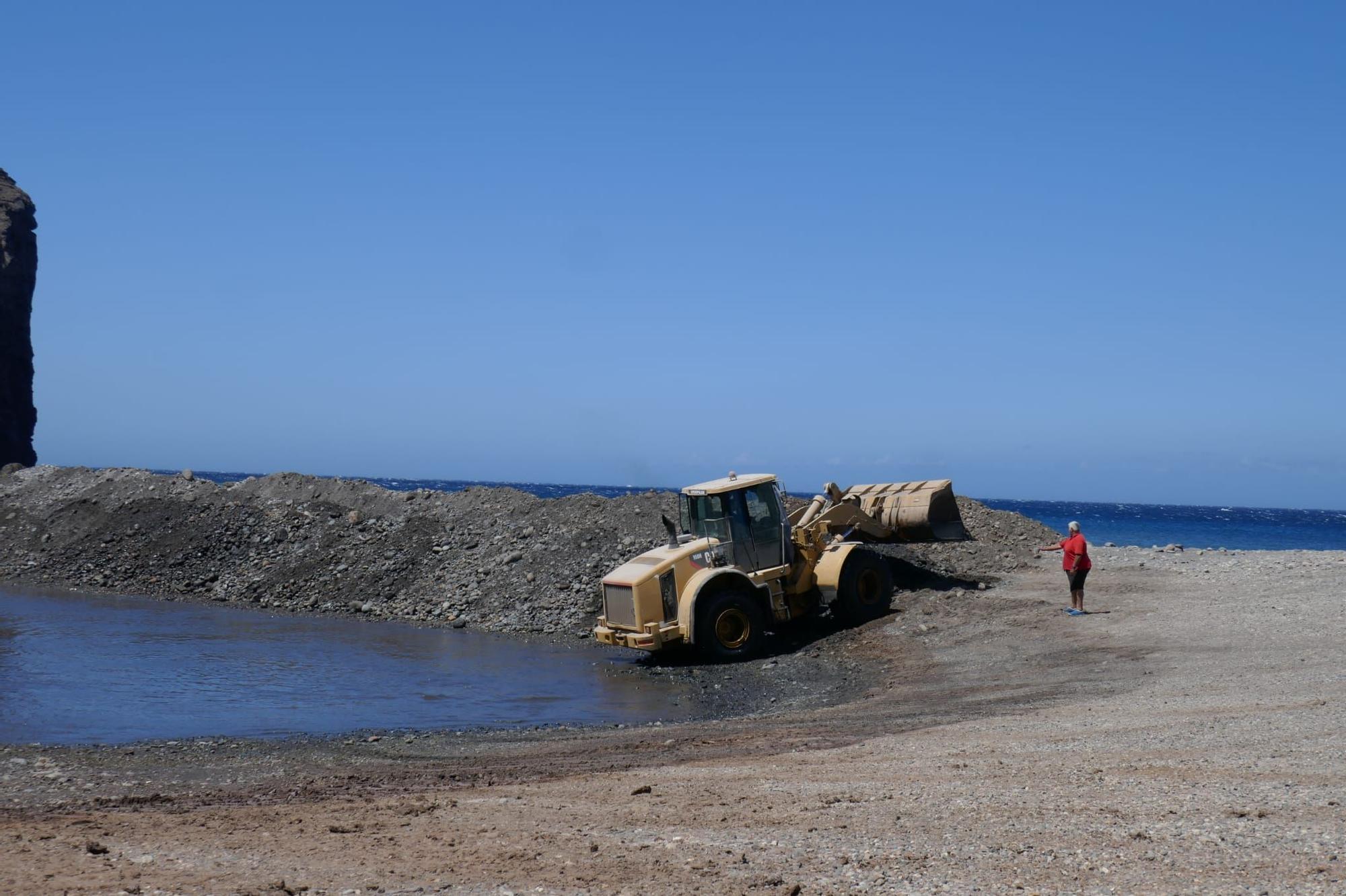 Limpieza de El Charco de La Aldea de San Nicolás para las fiestas de 2022