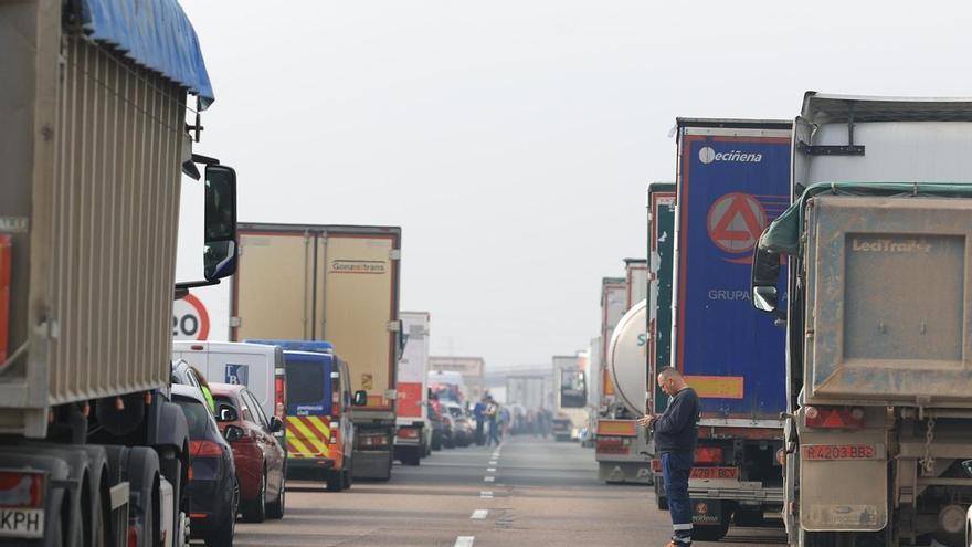 Tráfico en Castellón hoy: el accidente de la AP-7 aún causa incidencias