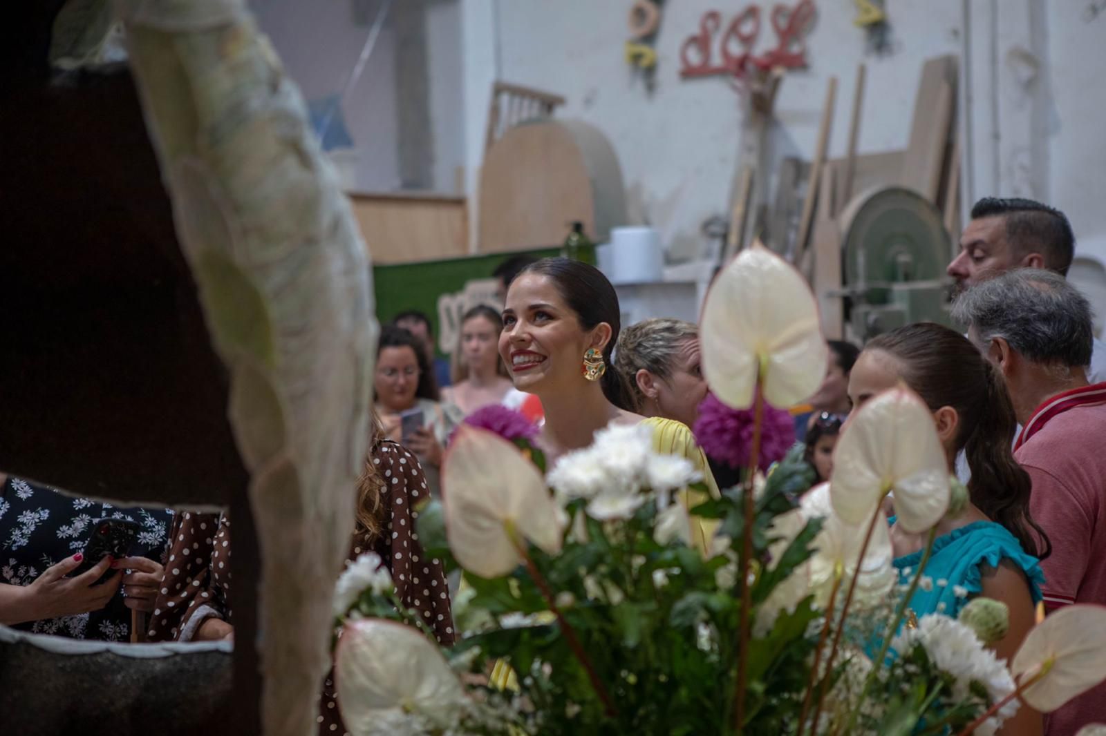 Las carrozas listas para la Batalla de Flores