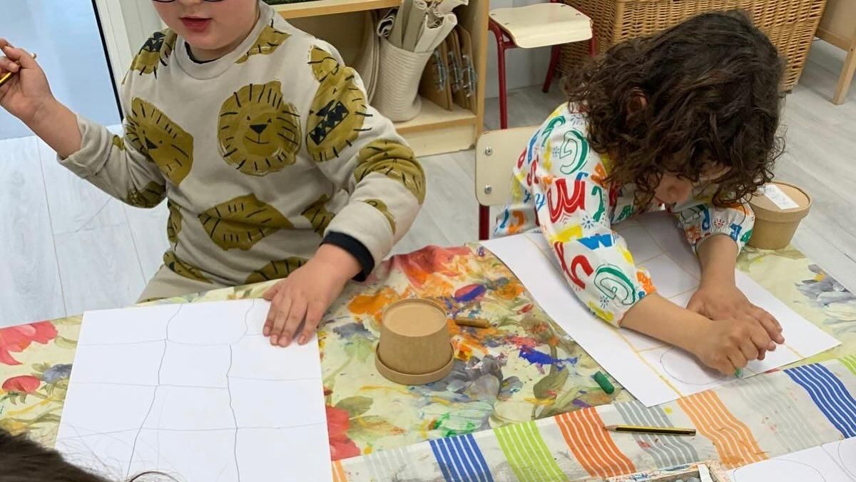 Alumnos del CEIP Los Pinos de Bicorp en una clase.