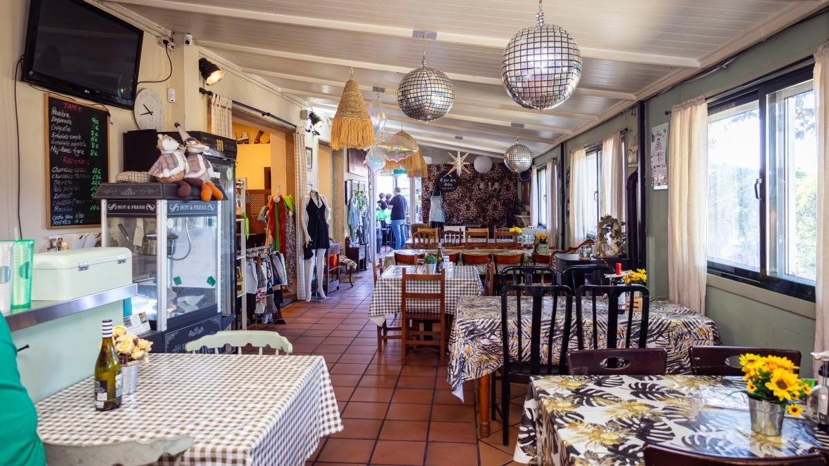 Este restaurante de Vigo ha recibido un curioso currículum que se ha hecho viral.