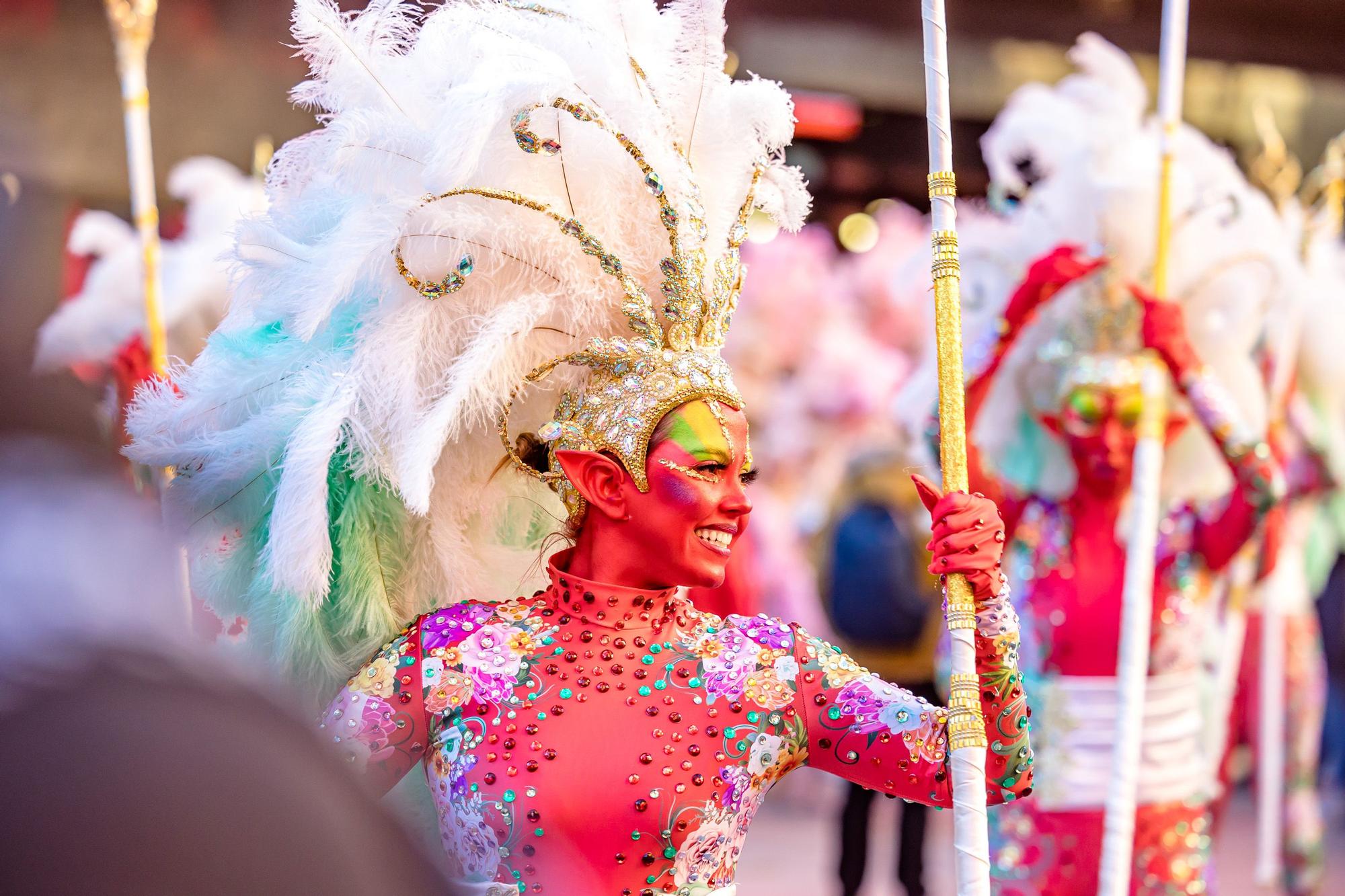 El Carnaval de Torrevieja desfila en el centro de Madrid con motivo de Fitur