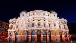 El teatro Arriaga iluminado de naranja - FUNDACIÓ JOSEP CARRERAS