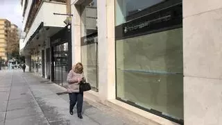 Cierra Adolfo Domínguez en Cáceres, la ciudad que tanto le quiso pero que no compraba sus diseños