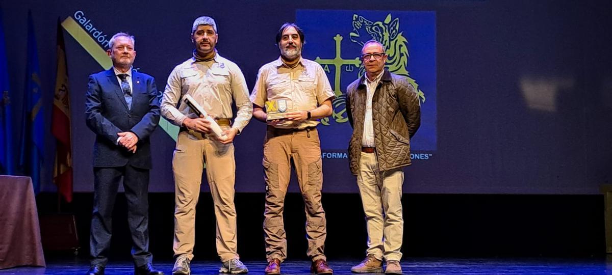 En el centro, Arcadio Noriega e Iván Cortina, del grupo de investigación Los Bribones.
