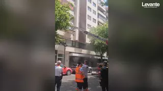 Desalojan un edificio por un incendio en una vivienda de la calle Artes Gráficas