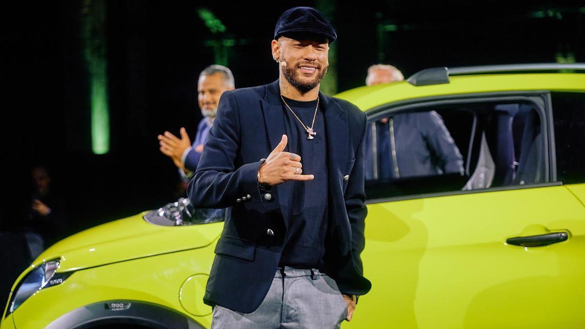 Neymar Jr. cambia los superdeportivos por un coche eléctrico y urbano