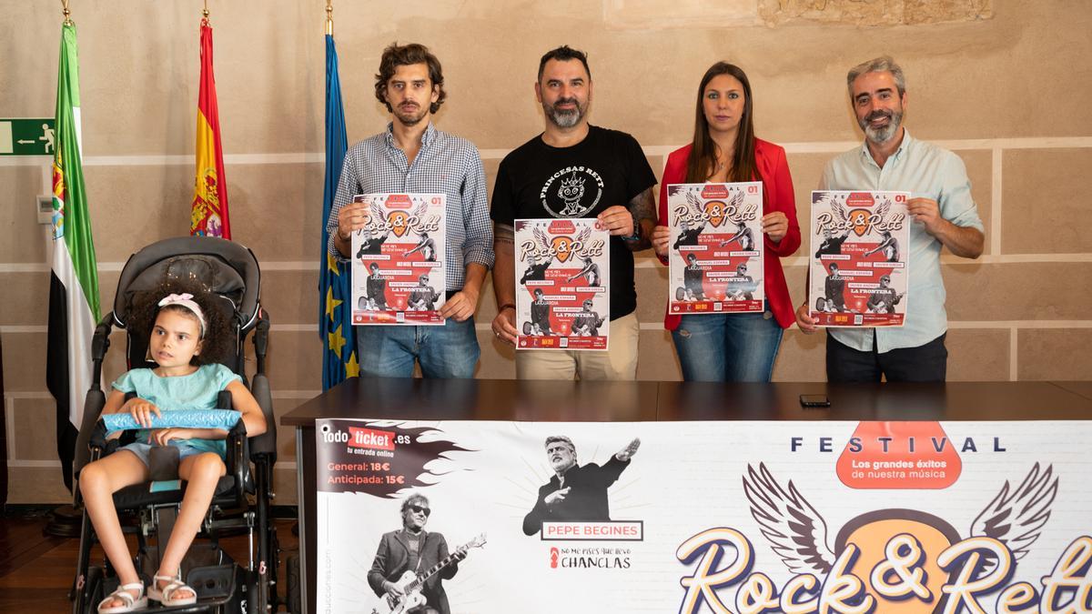 La presentación tuvo lugar ayer en las Casas Consistoriales de Badajoz.