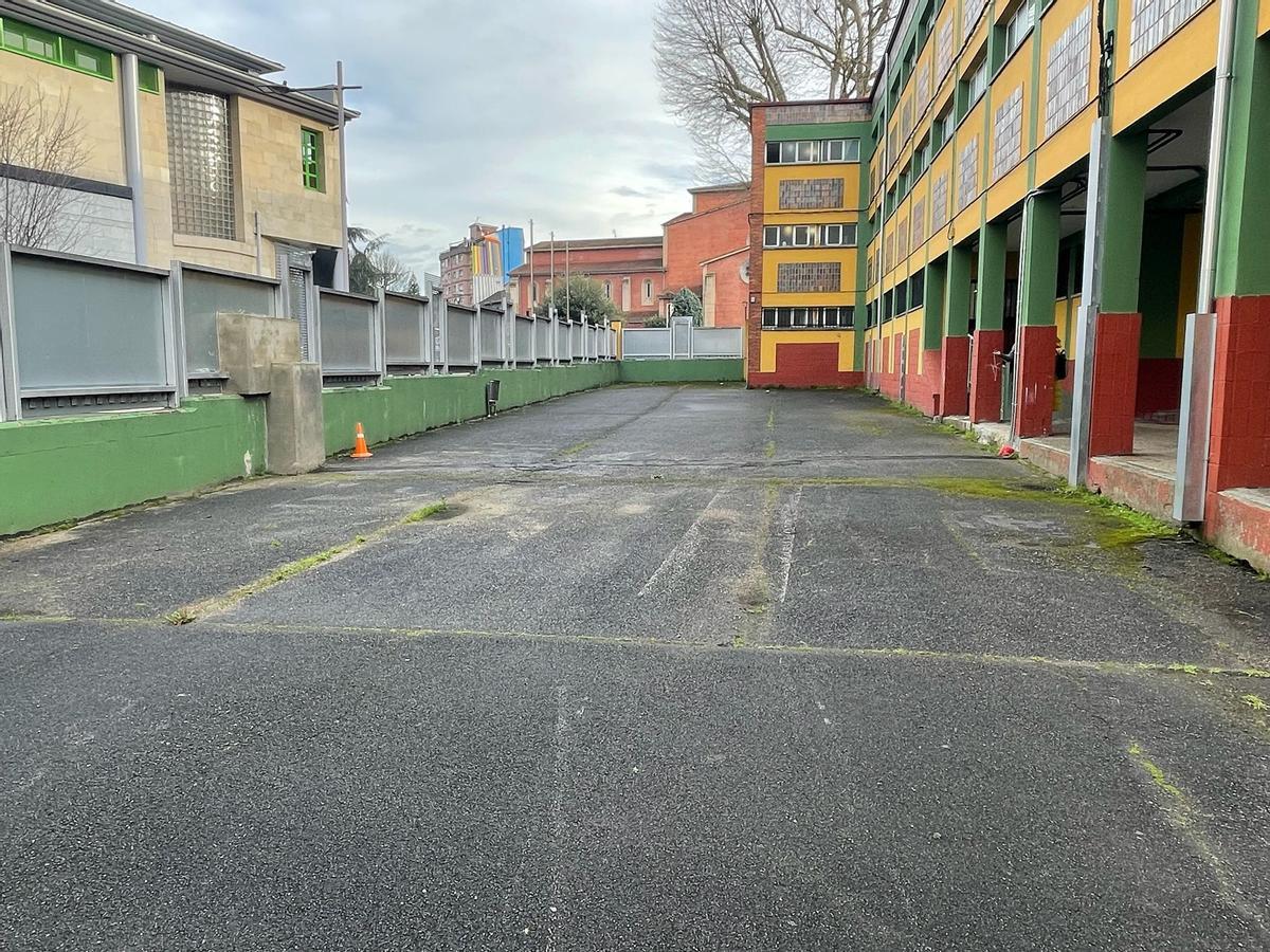 Patio del colegio Eulalia Álvarez Lorenzo de La Felguera
