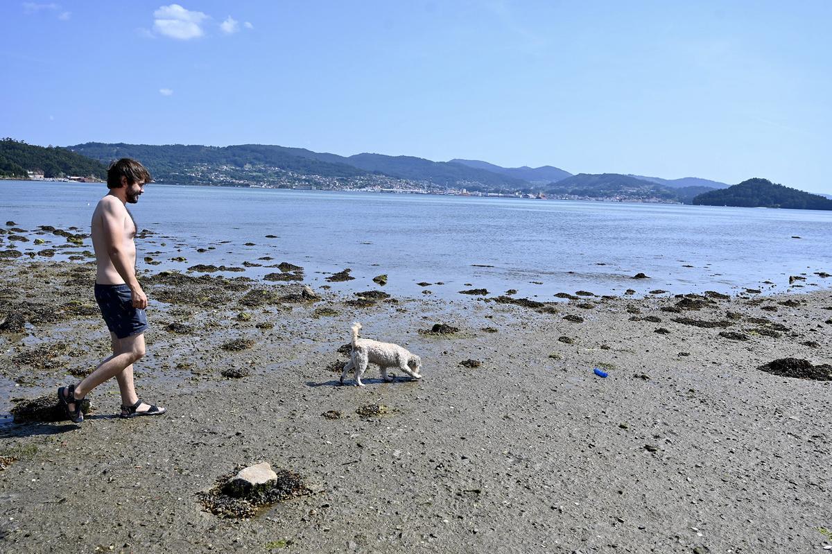 Playa de A Pinela, en A Seca, Poio