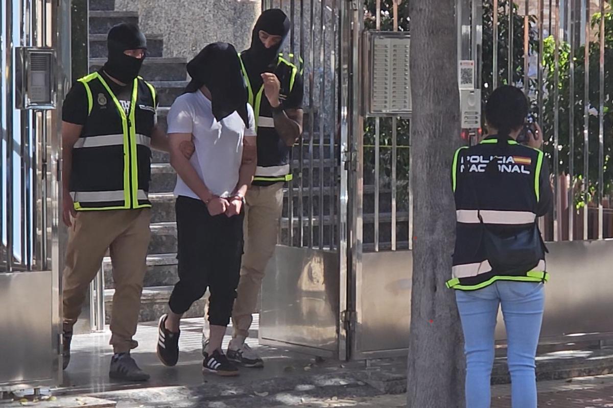 Traslado del detenido en Alicante.