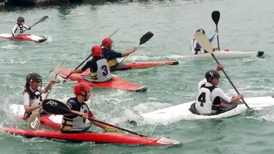 Borriana acoge el mejor kayak polo nacional