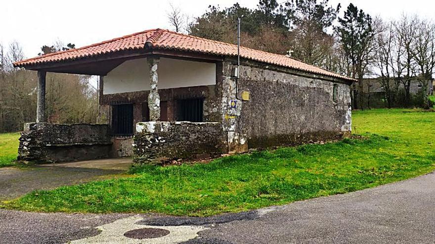 Capilla de San Roque, en la aldea de Puxallos.