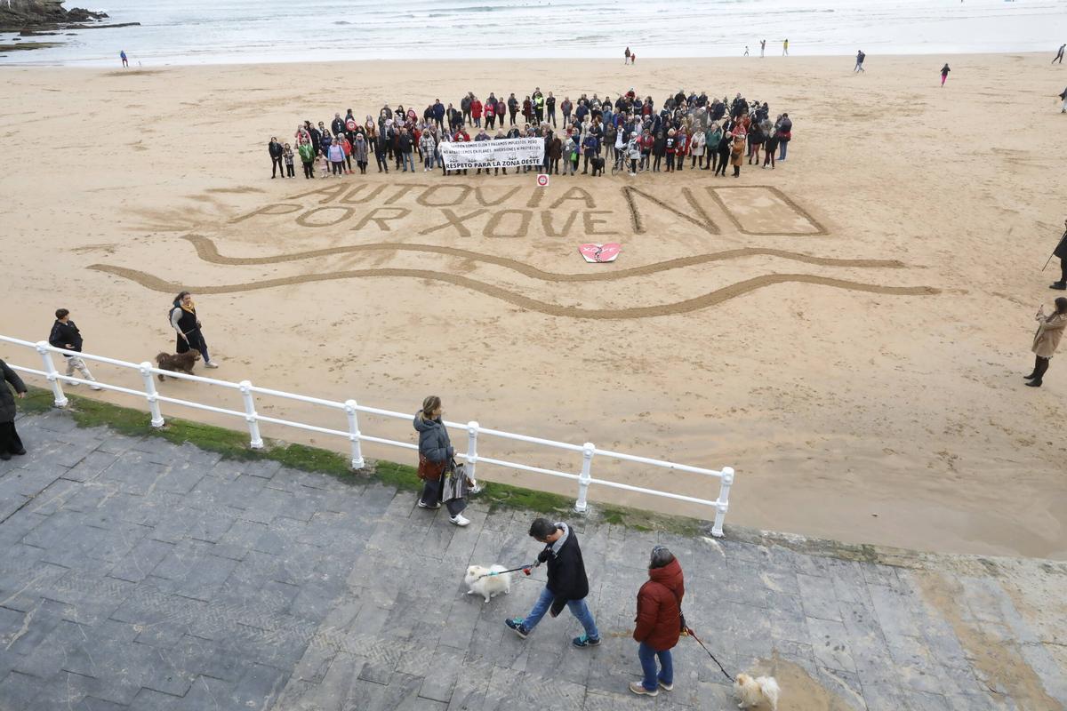 La reunión vecinal con la Alcaldesa por el vial de Jove, en imágenes