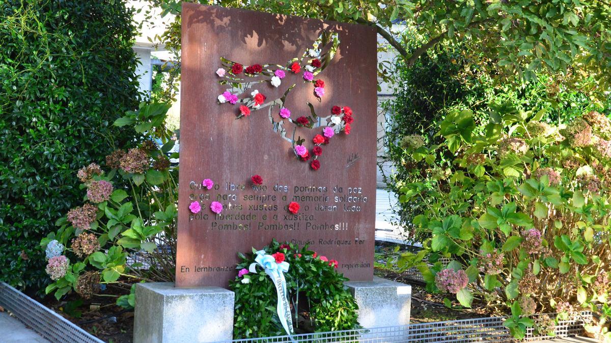 Ofrenda floral onte diante do &quot;Memorial da Liberdade&quot;.