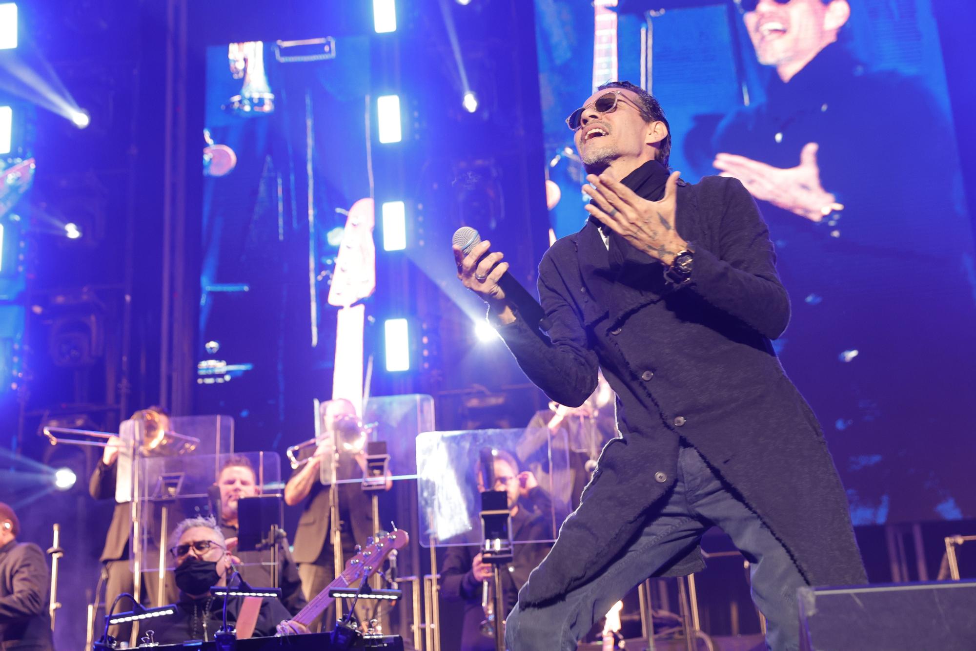 La espera "valió la pena": Marc Anthony parte caderas en Oviedo a ritmo de salsa