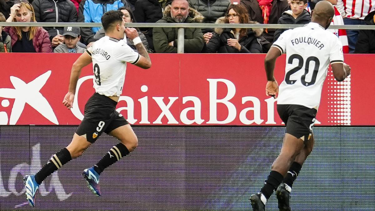 Hugo Duro celebra su gol al Girona