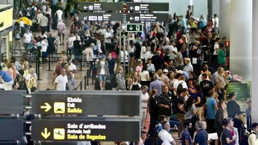 Pasajeros en el aeropuerto.