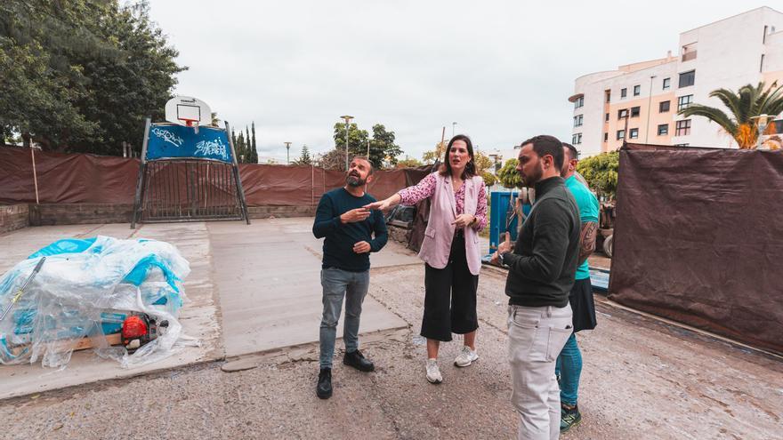 Tecnologías elásticas y pintado de la cancha, en la renovación de la pista deportiva de La Minilla