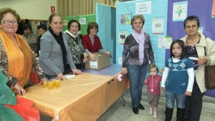 El Arbre de la Solidaritat recoge los primeros regalos en la Fira Expoentreteniment