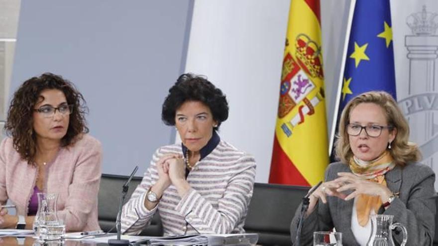 Les ministres María Jesús Montero, Isabel Celaá i Nadia Calviño, ahir