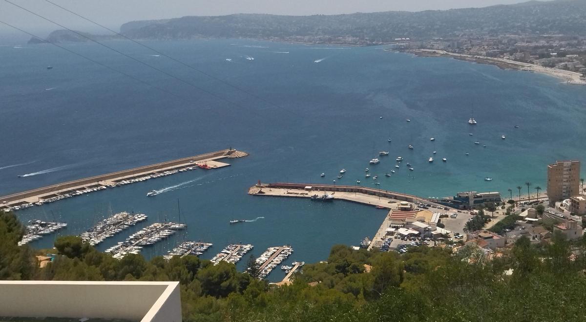 Imagen de la bahía de Xàbia: la playa de la Grava, nueva zona de fondeo de embarcaciones