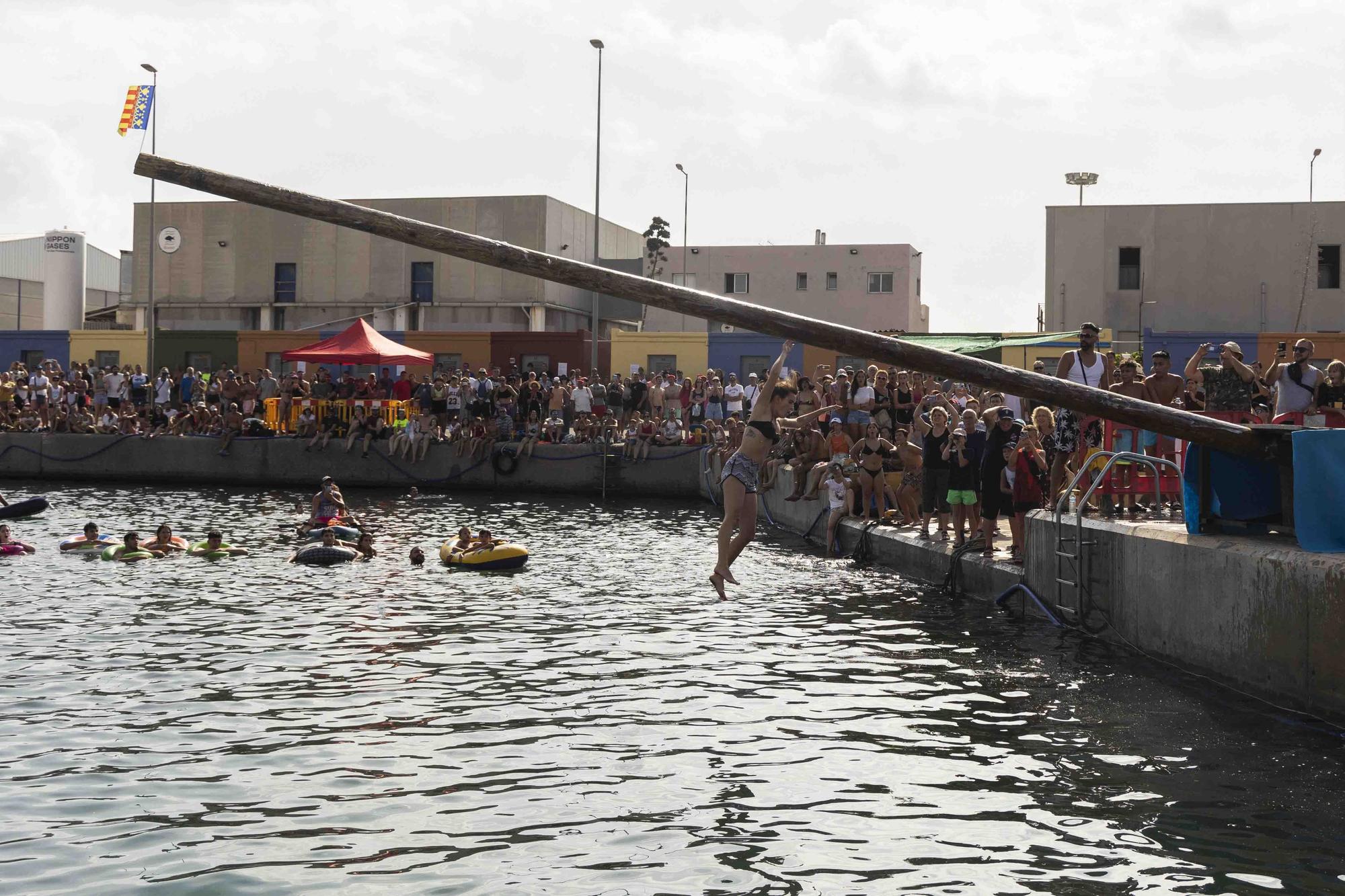 Las cucañas de Port de Sagunt: el palo engrasado