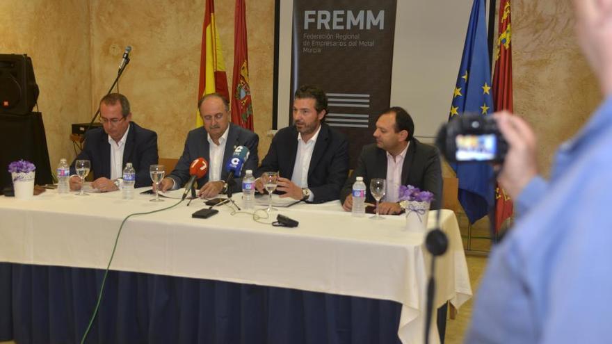 Los dirigentes de la Federación del Metal (FREMM), ayer, en el encuentro con los medios.