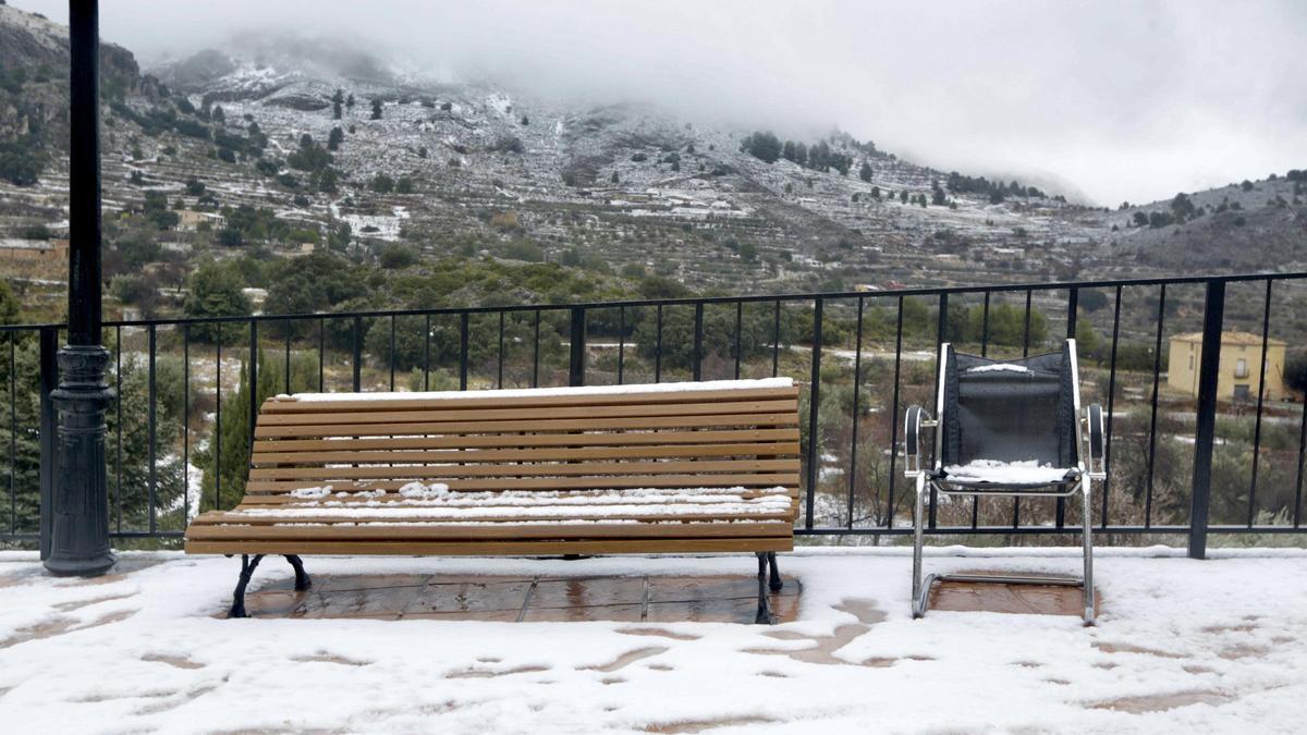 La nieve llega a Confrides